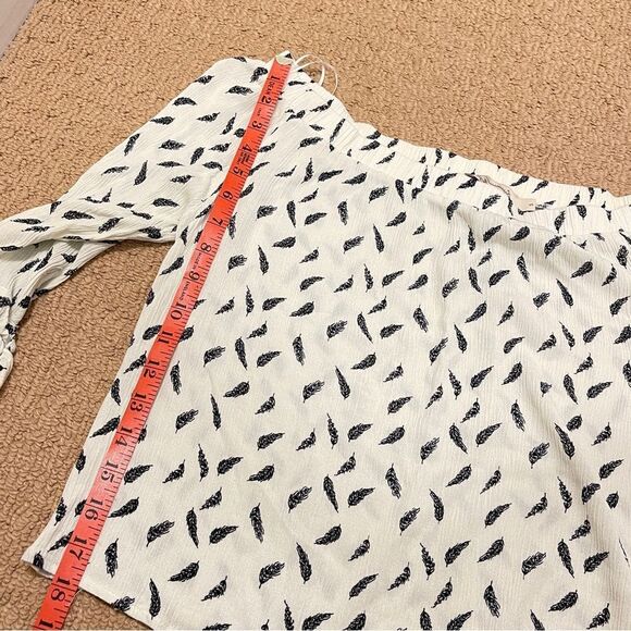 Propaganda Off-the-Shoulder Blouse Ivory Black Leaf Pattern - S - Picture 11 of 11